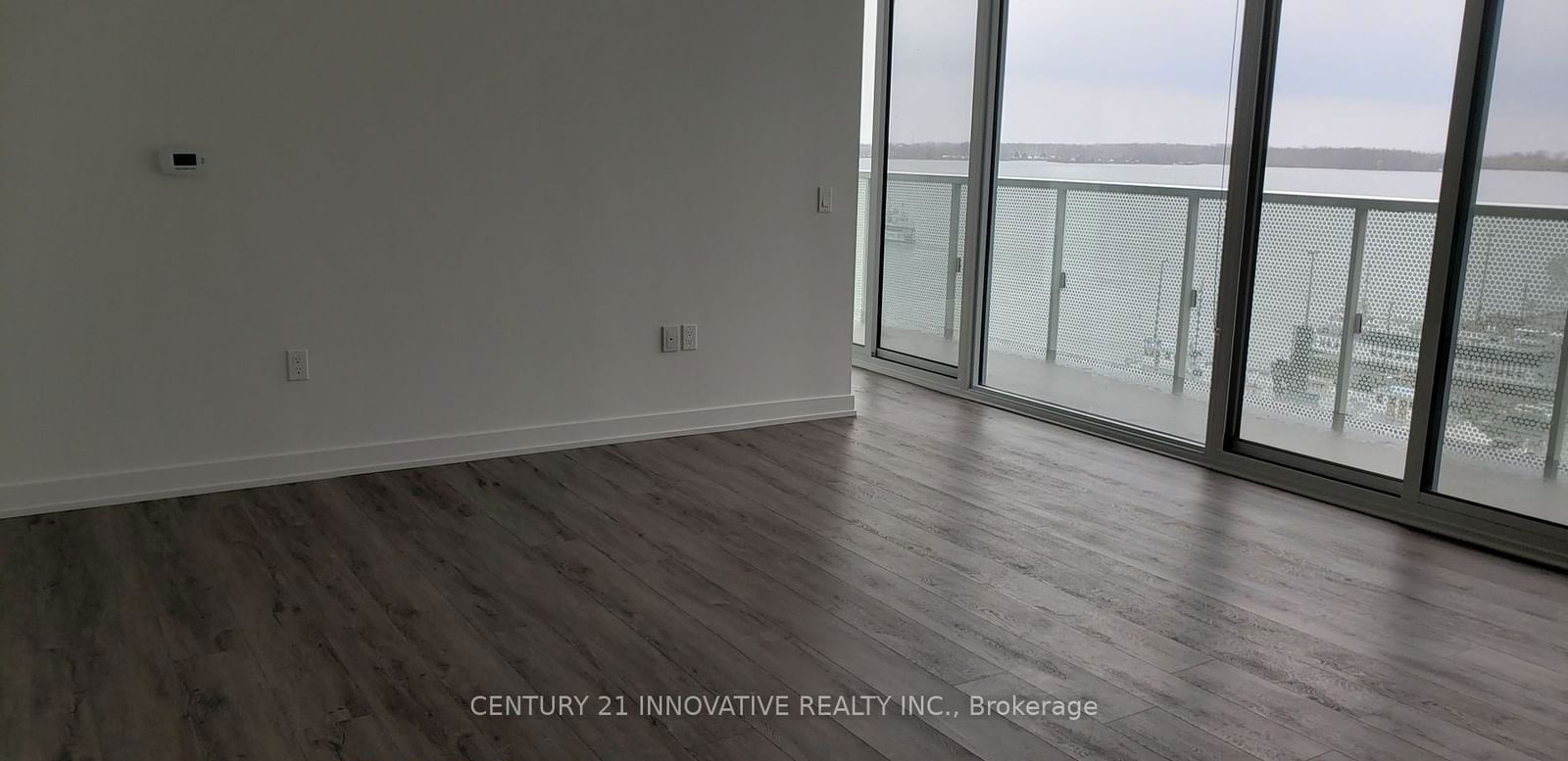 15 Queens Quay E, unit 911 for sale