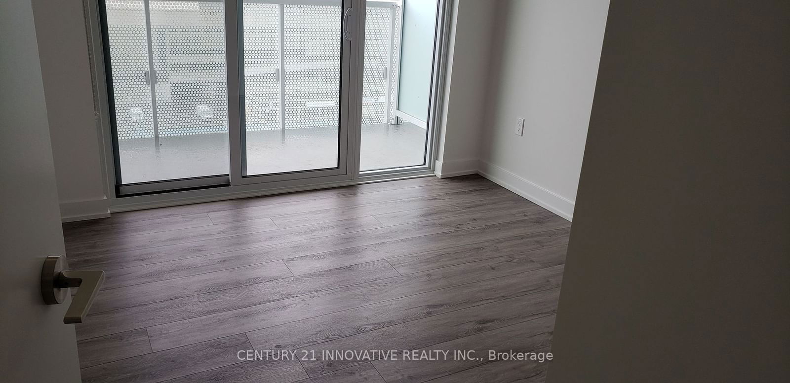 15 Queens Quay E, unit 911 for sale