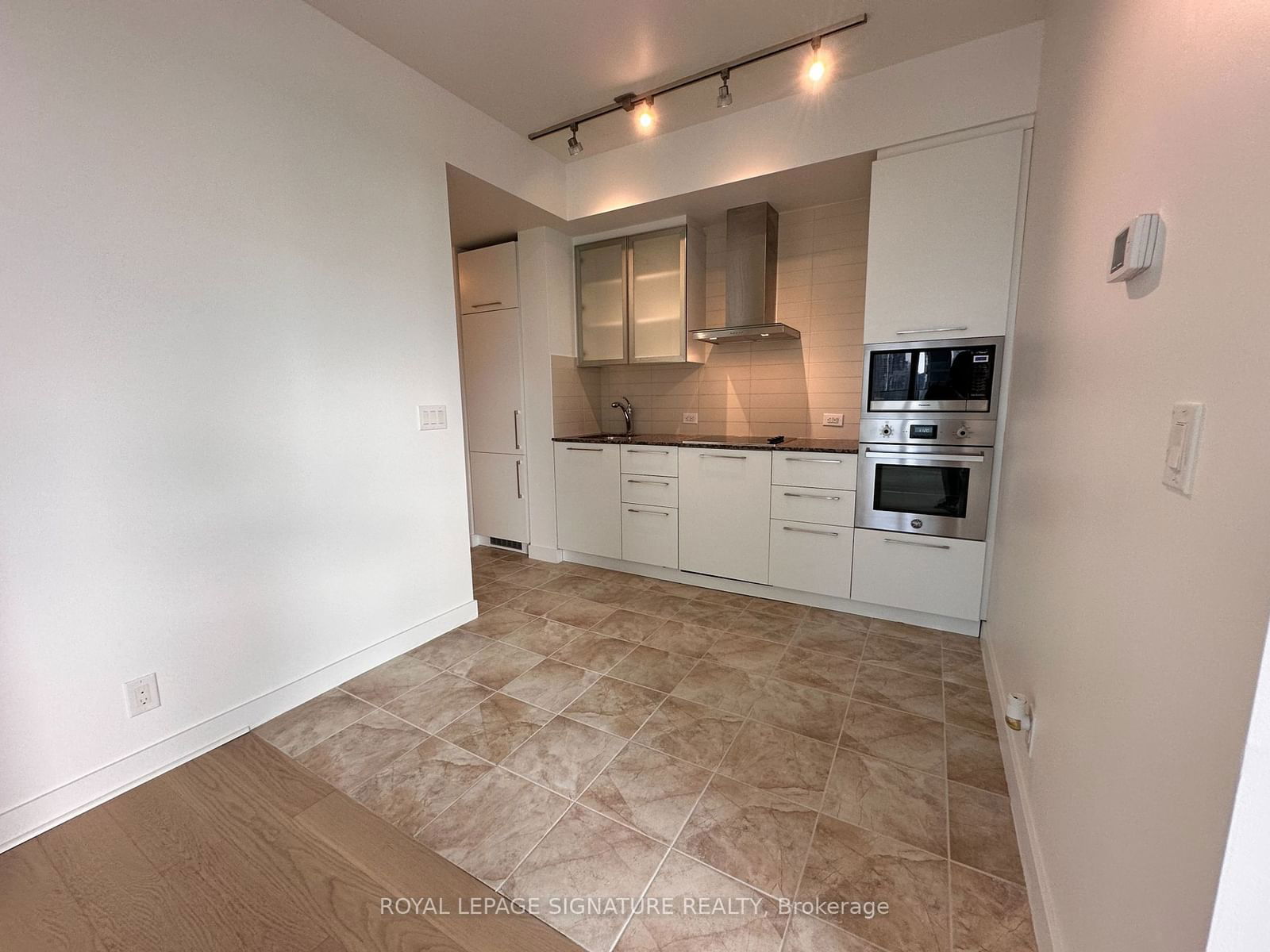 14 York St, unit 2005 for rent