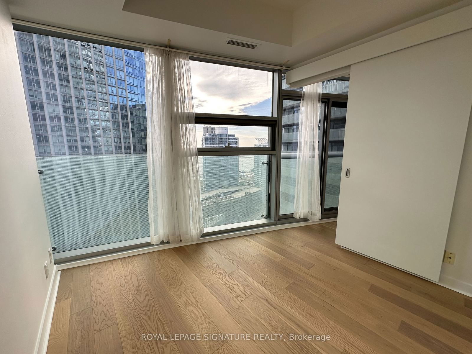 14 York St, unit 2005 for rent