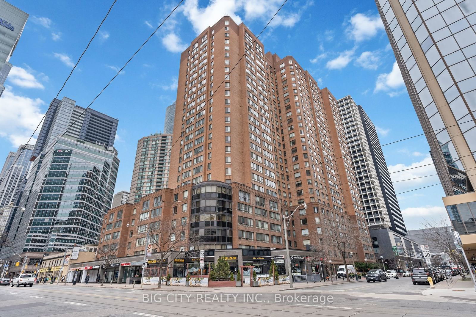 633 Bay St, unit 721 for sale