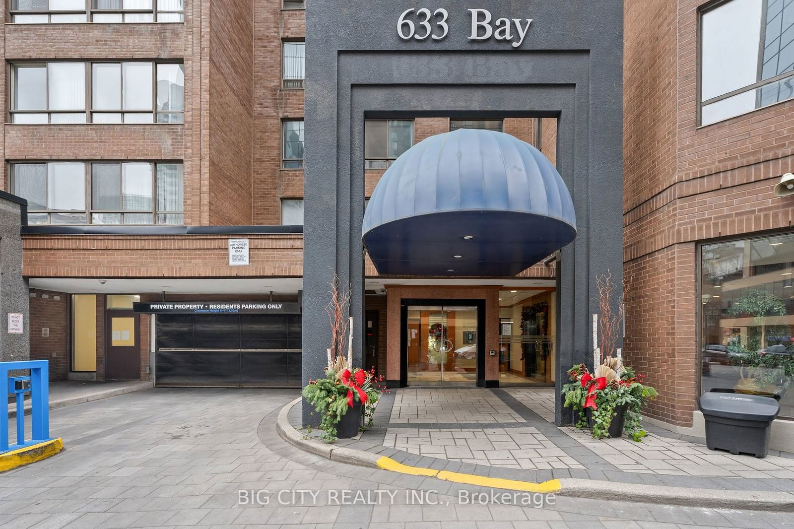 633 Bay St, unit 721 for sale