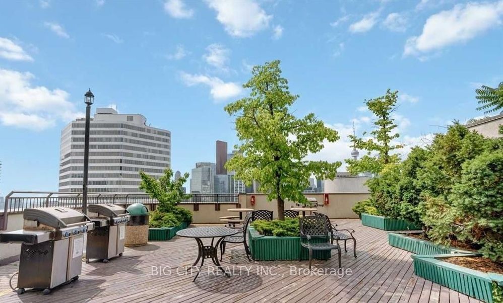 633 Bay St, unit 721 for sale