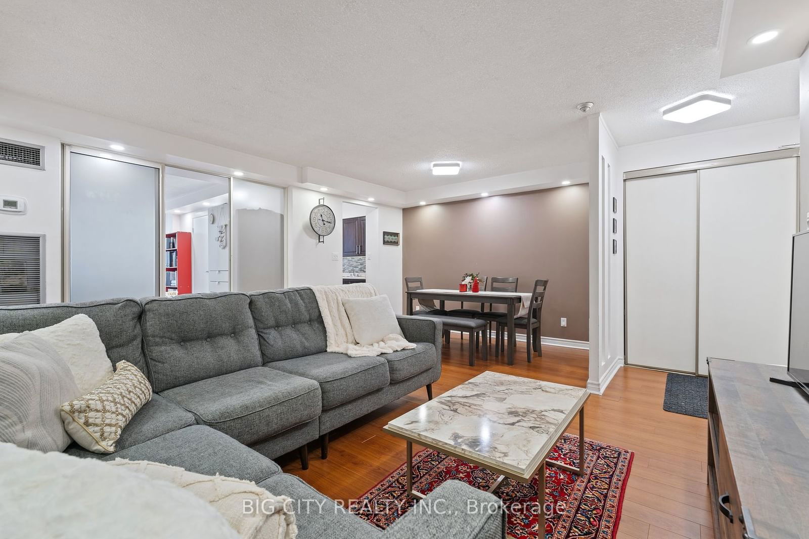 633 Bay St, unit 721 for sale