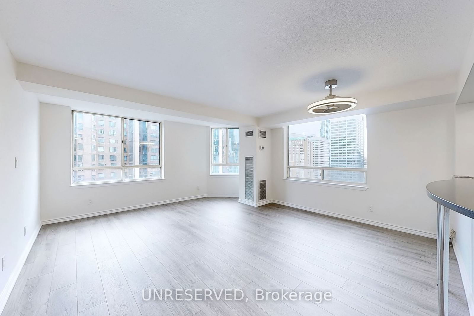 633 Bay St, unit 1711 for sale