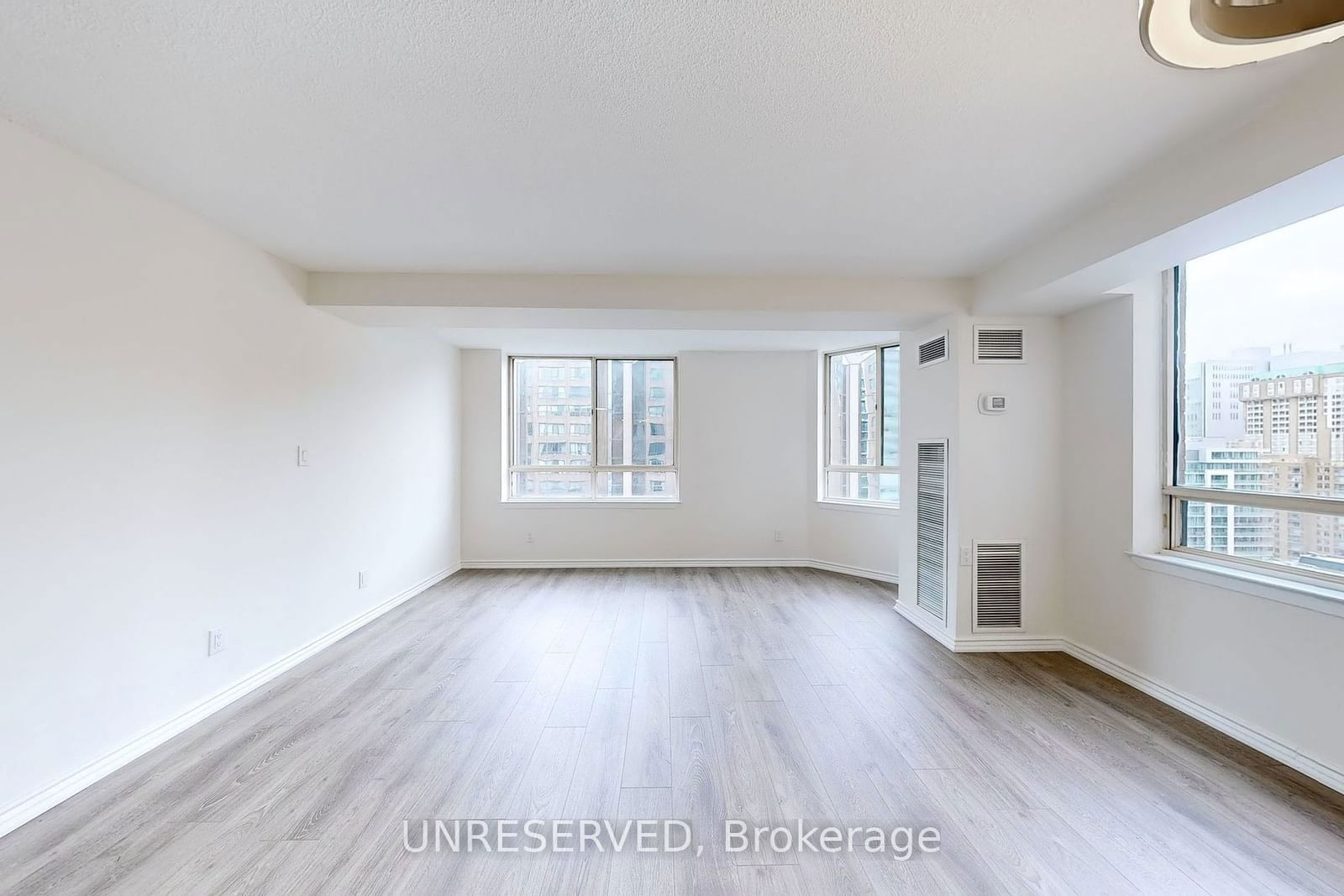 633 Bay St, unit 1711 for sale