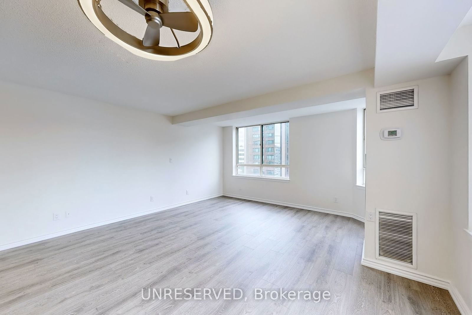 633 Bay St, unit 1711 for sale