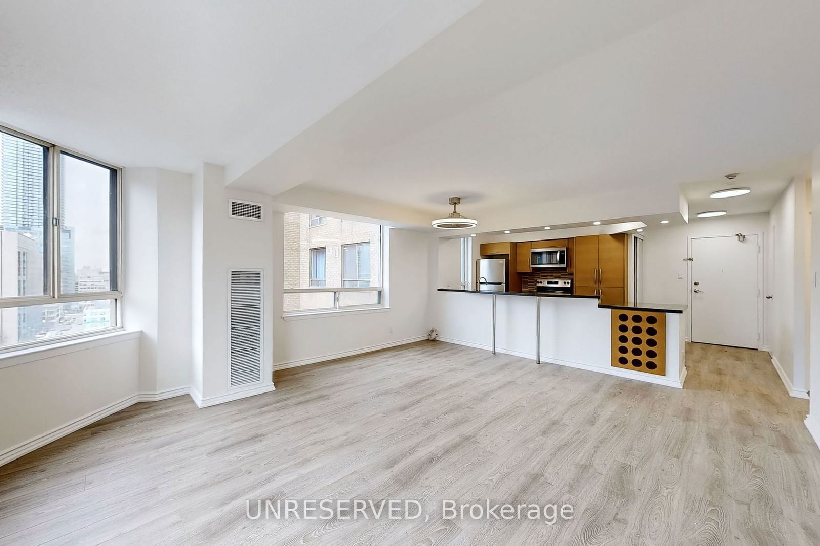 633 Bay St, unit 1711 for sale