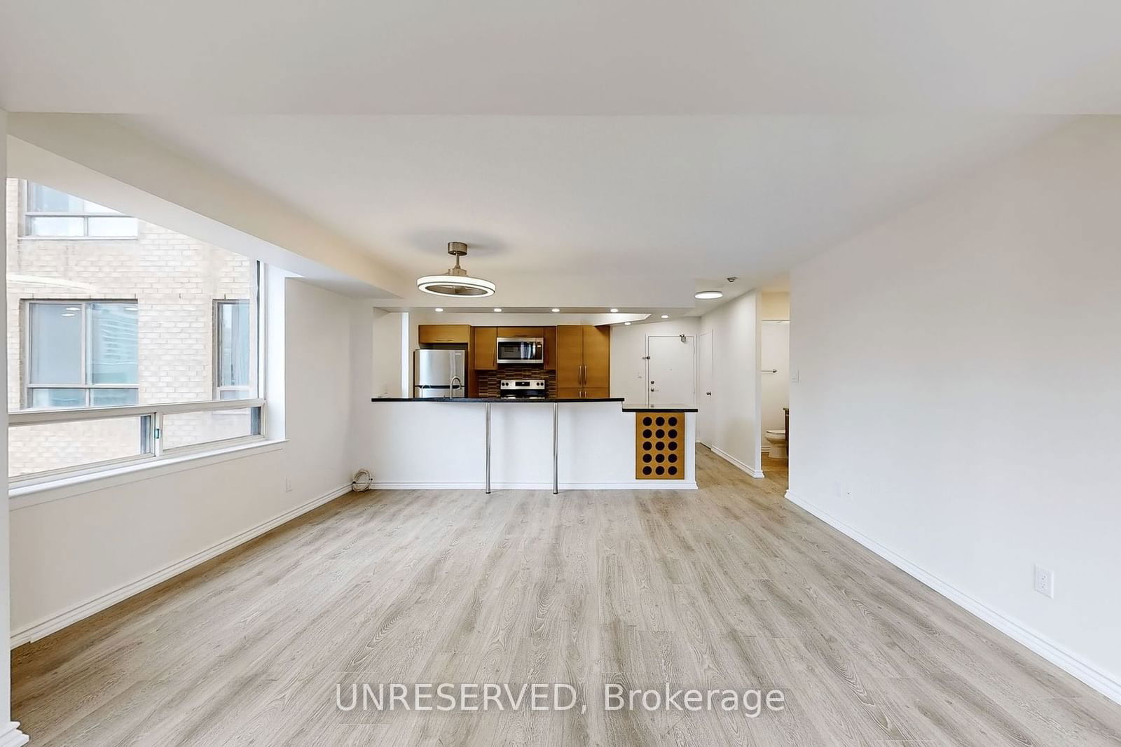 633 Bay St, unit 1711 for sale