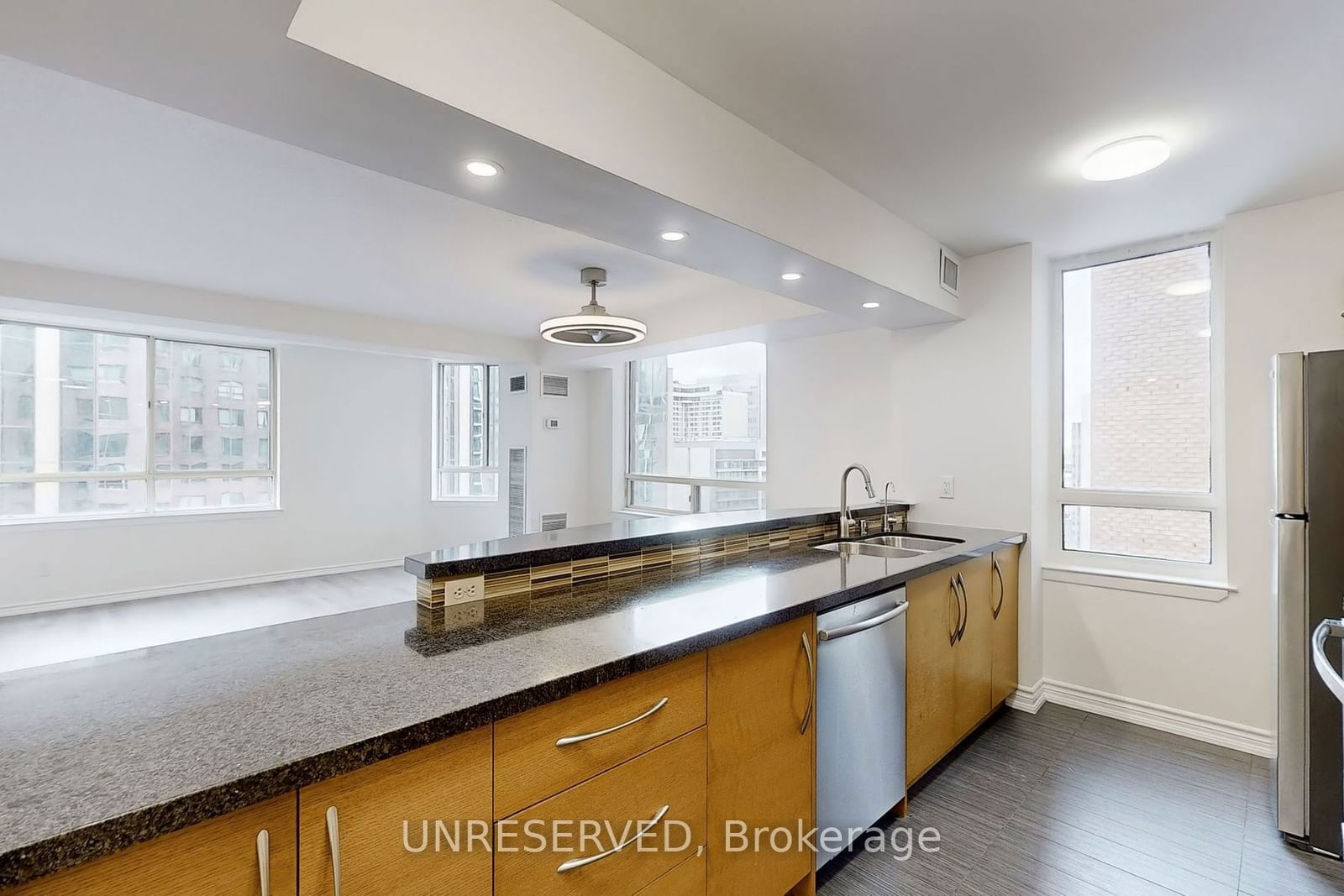 633 Bay St, unit 1711 for sale