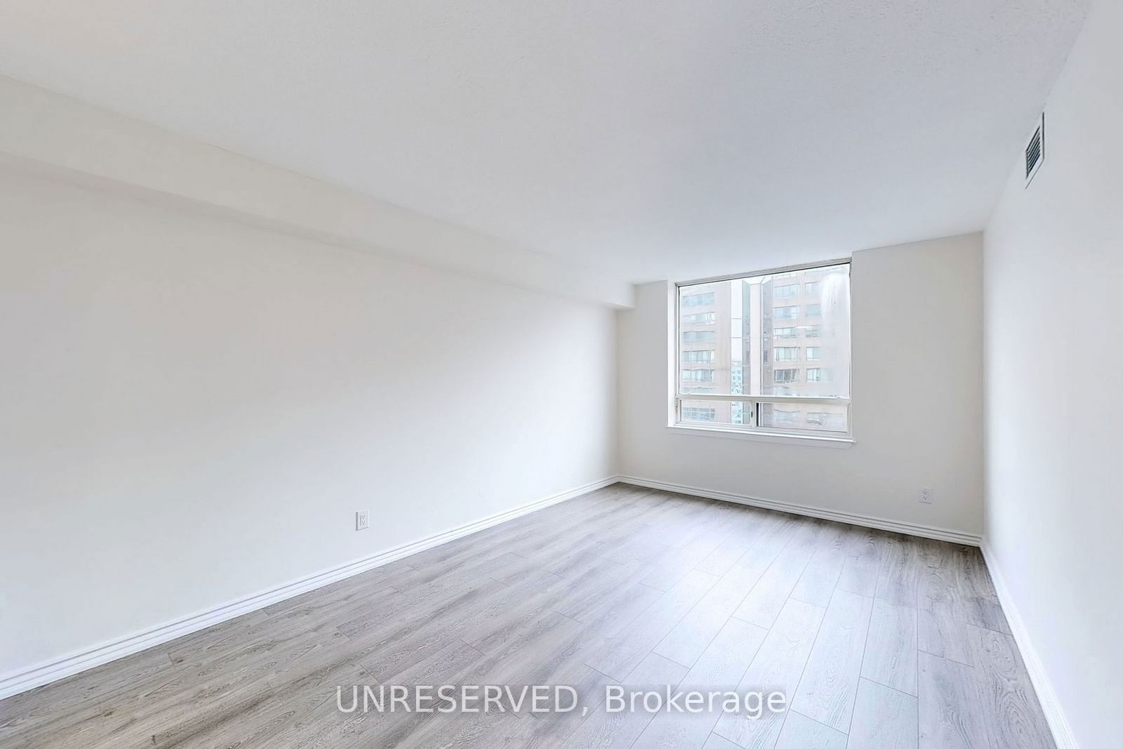 633 Bay St, unit 1711 for sale