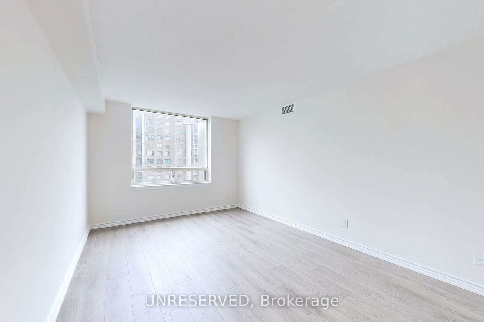 633 Bay St, unit 1711 for sale