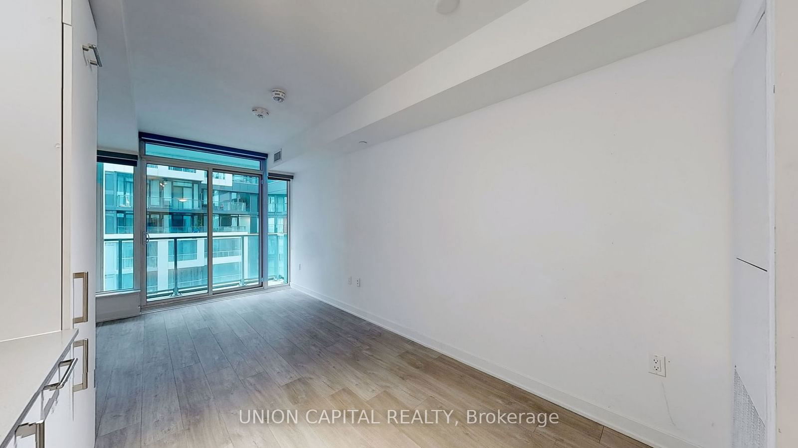 27 Bathurst St, unit 719 for sale