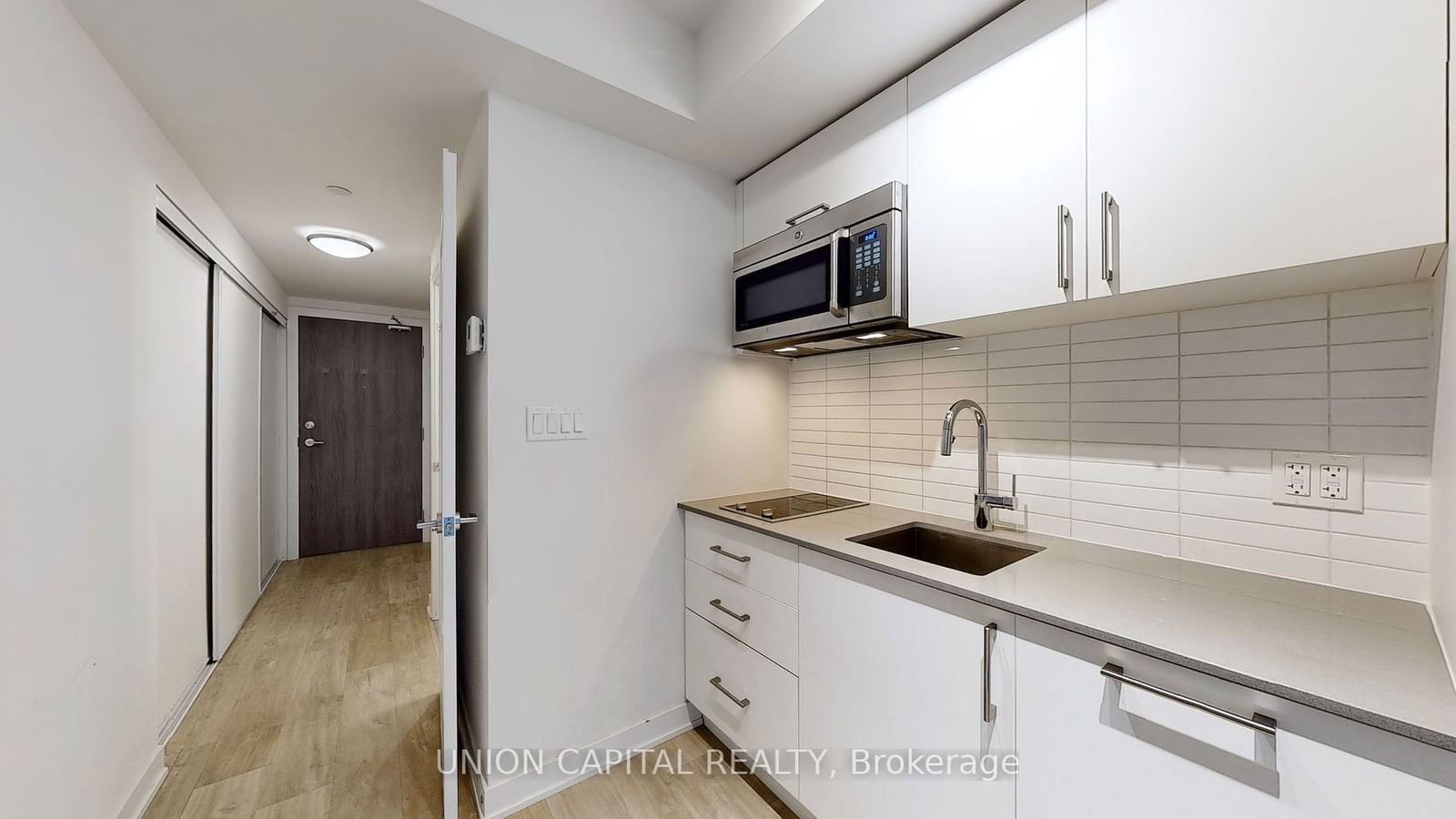 27 Bathurst St, unit 719 for sale