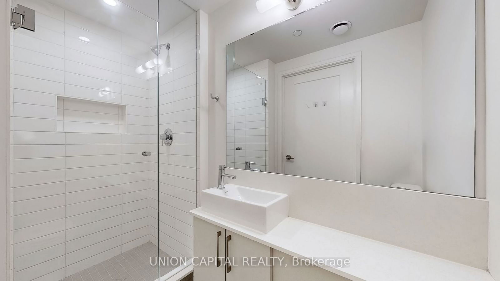 27 Bathurst St, unit 719 for sale