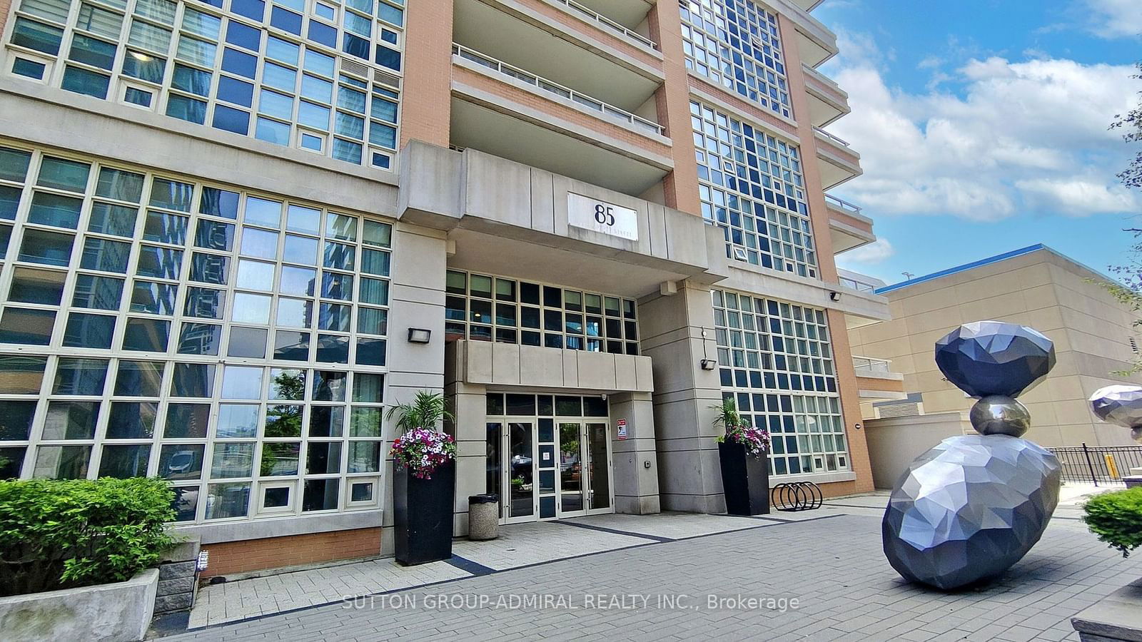 85 east liberty St, unit 2211 for rent