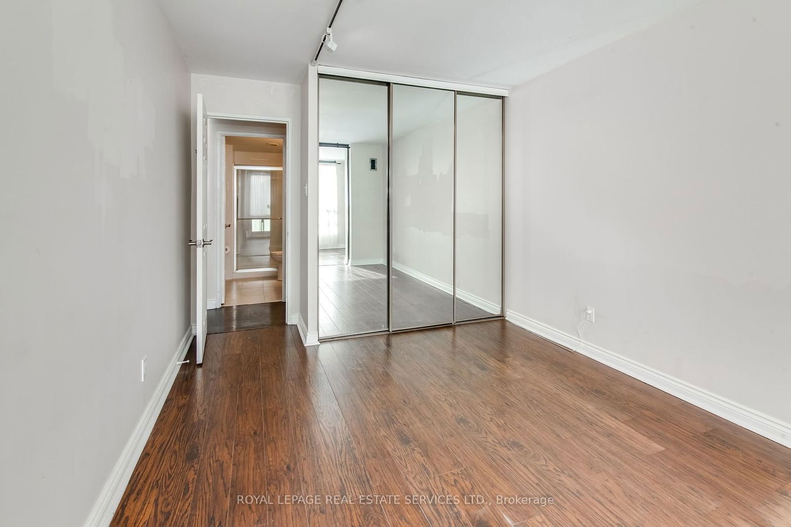 77 Carlton St, unit 307 for rent