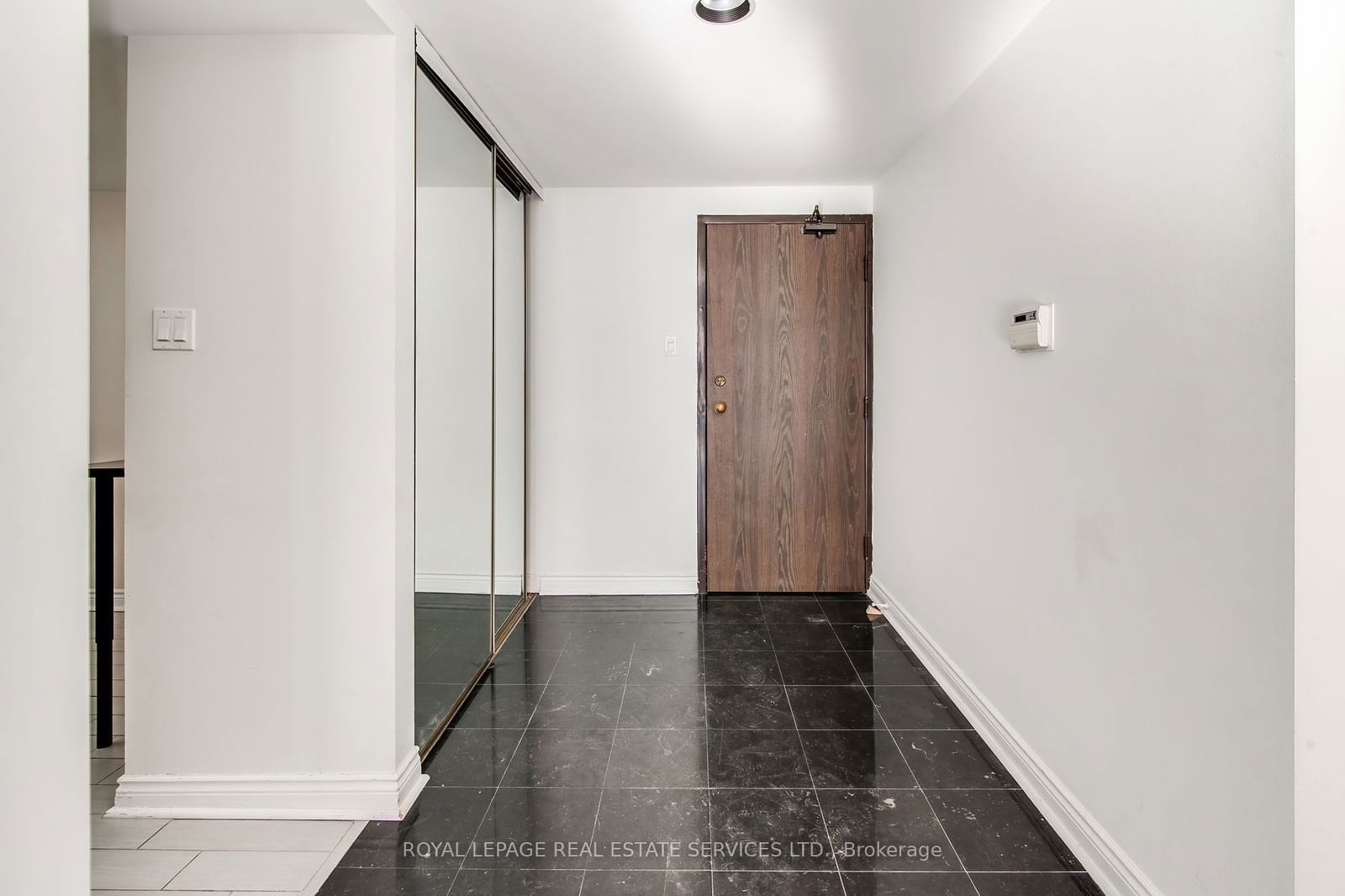 77 Carlton St, unit 307 for rent