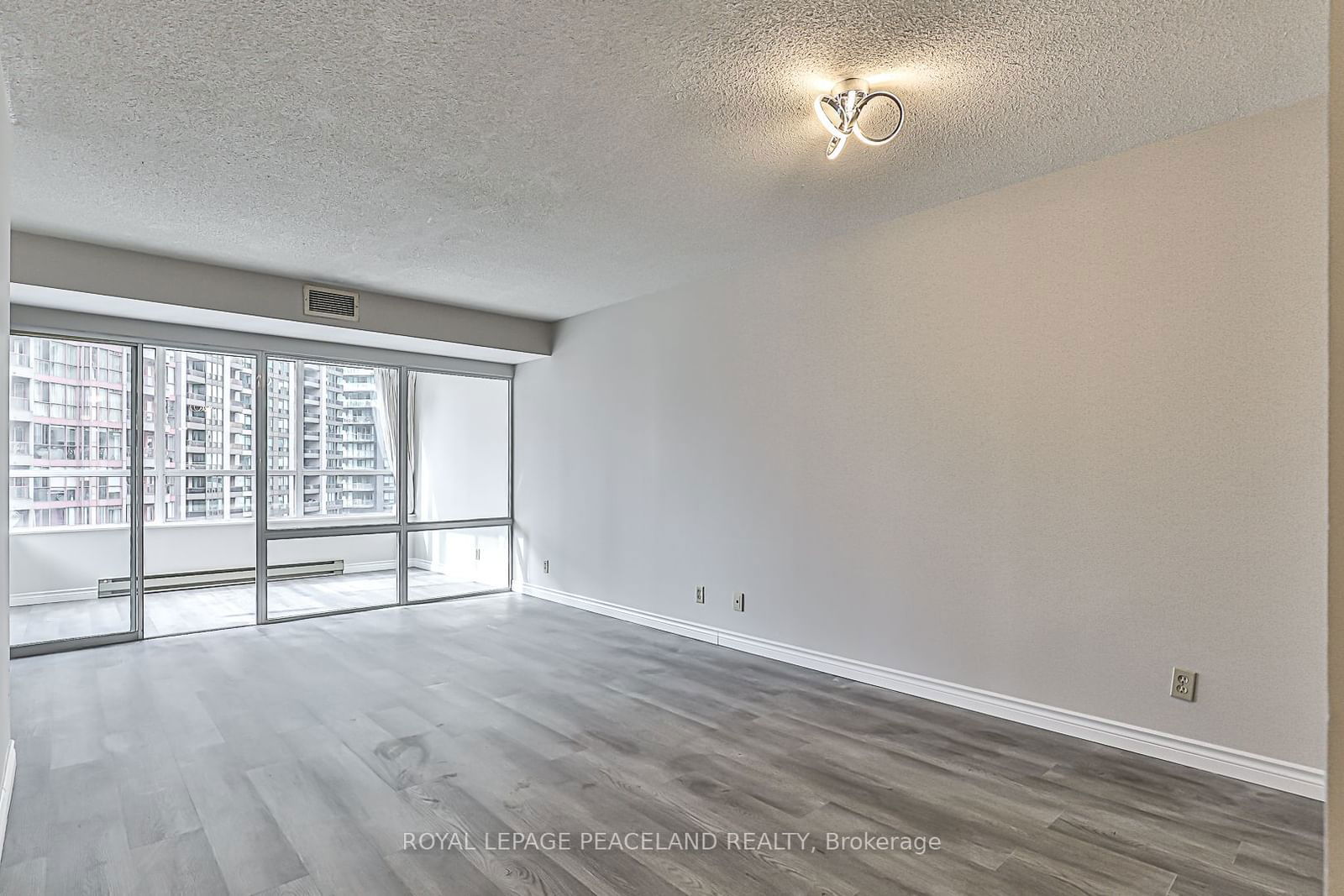 717 Bay St, unit 1307 for rent