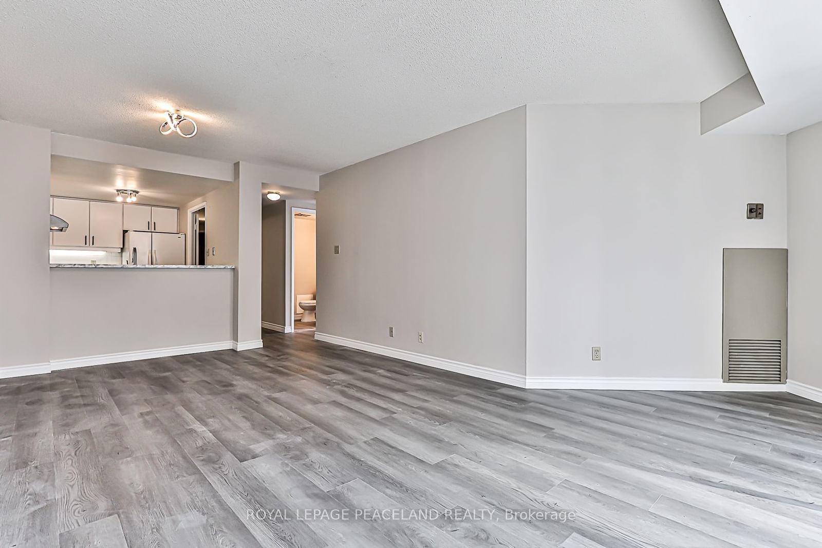 717 Bay St, unit 1307 for rent