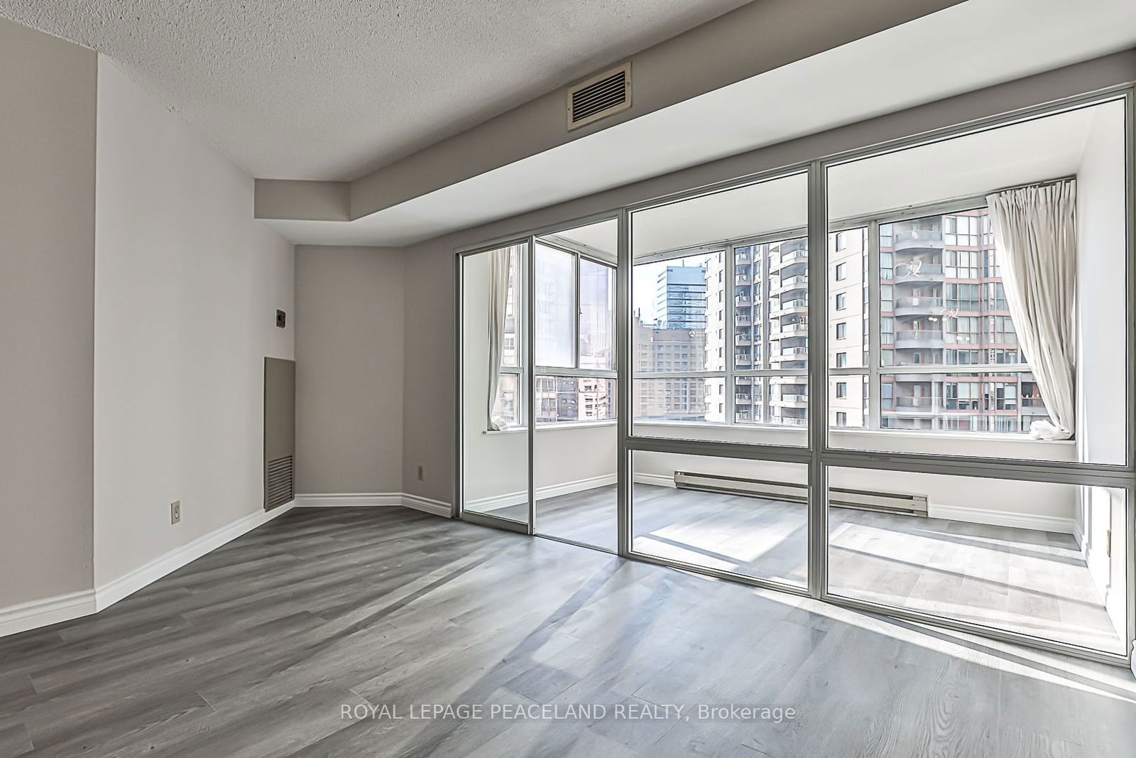 717 Bay St, unit 1307 for rent