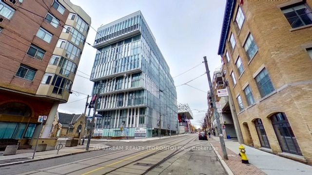 50 Mccaul St, unit 405 for rent