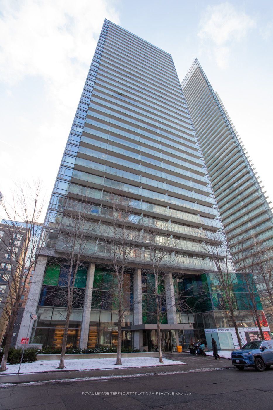 37 Grosvenor St, unit 806 for rent