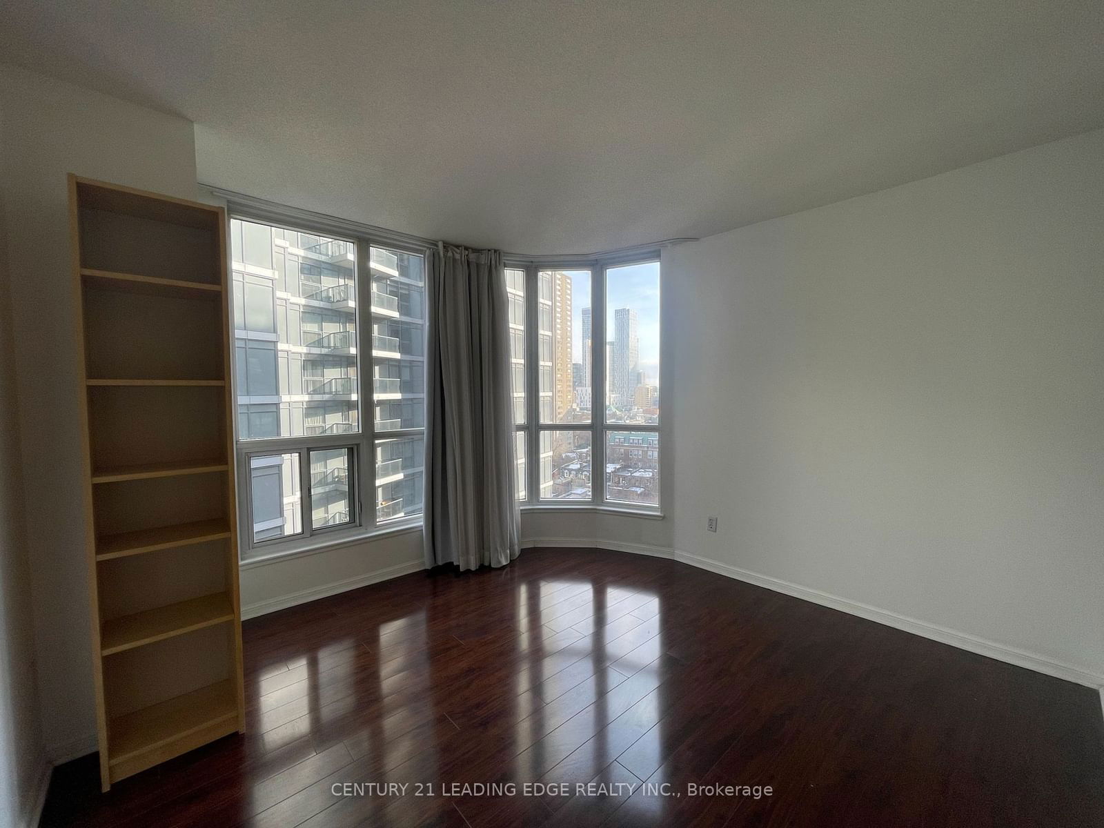 7 CARLTON St, unit 1115 for rent