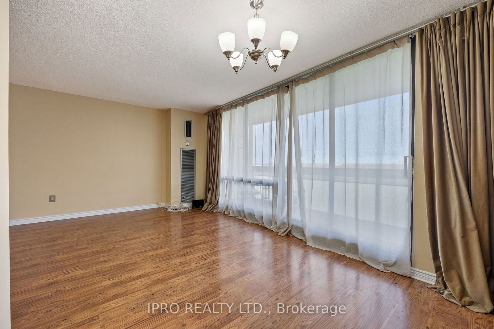 260-350 Seneca Hill Drive Condos, North York, Toronto