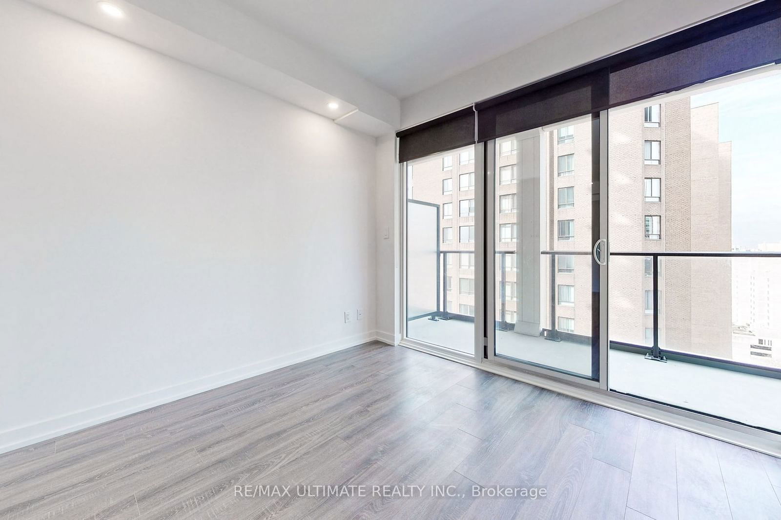 20 Edward St, unit 1913 for rent