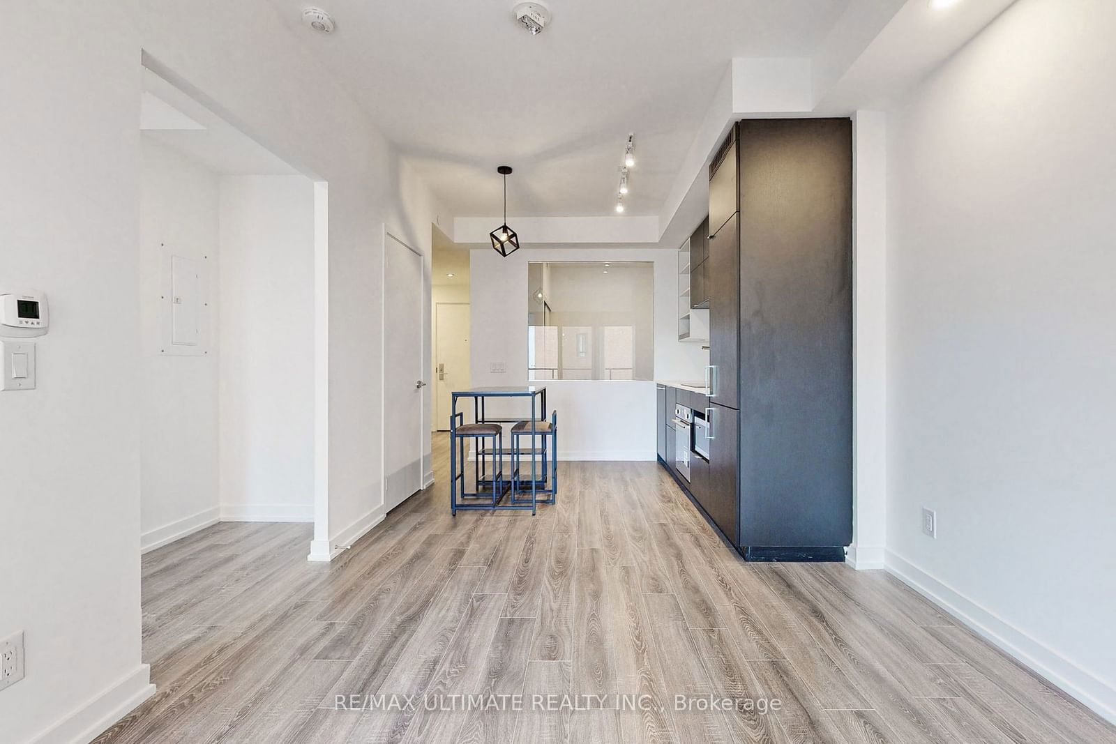 20 Edward St, unit 1913 for rent