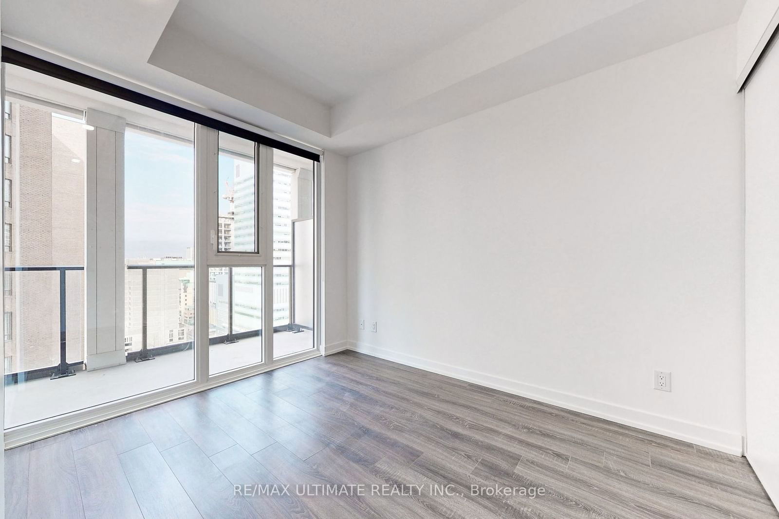 20 Edward St, unit 1913 for rent