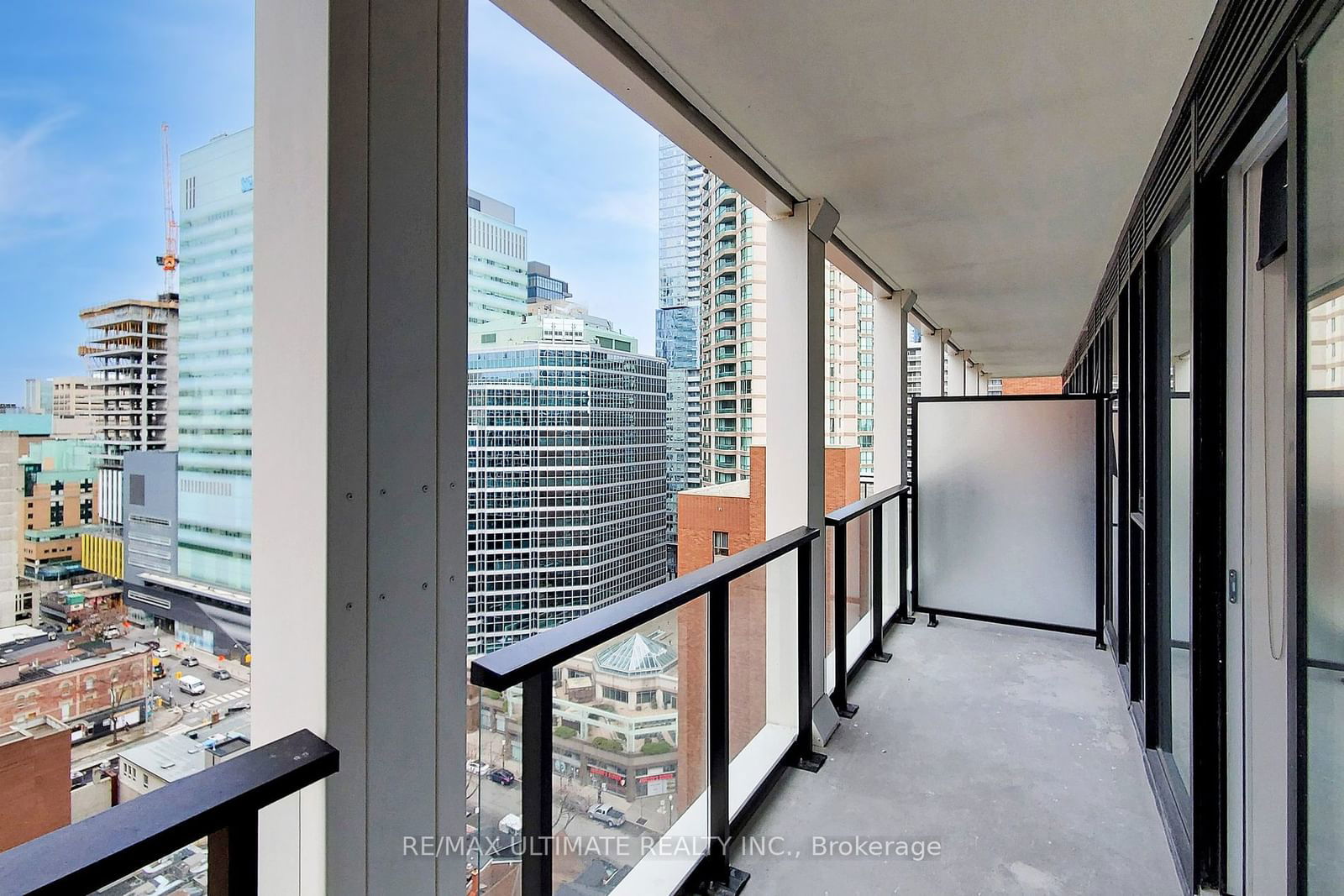 20 Edward St, unit 1913 for rent