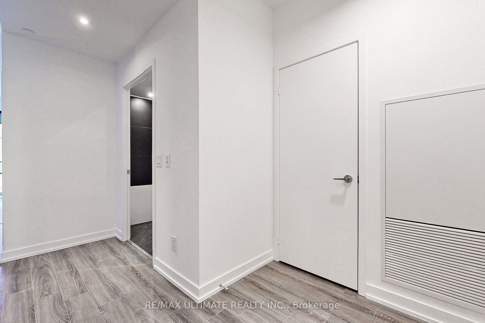 20 Edward St, unit 1913 for rent