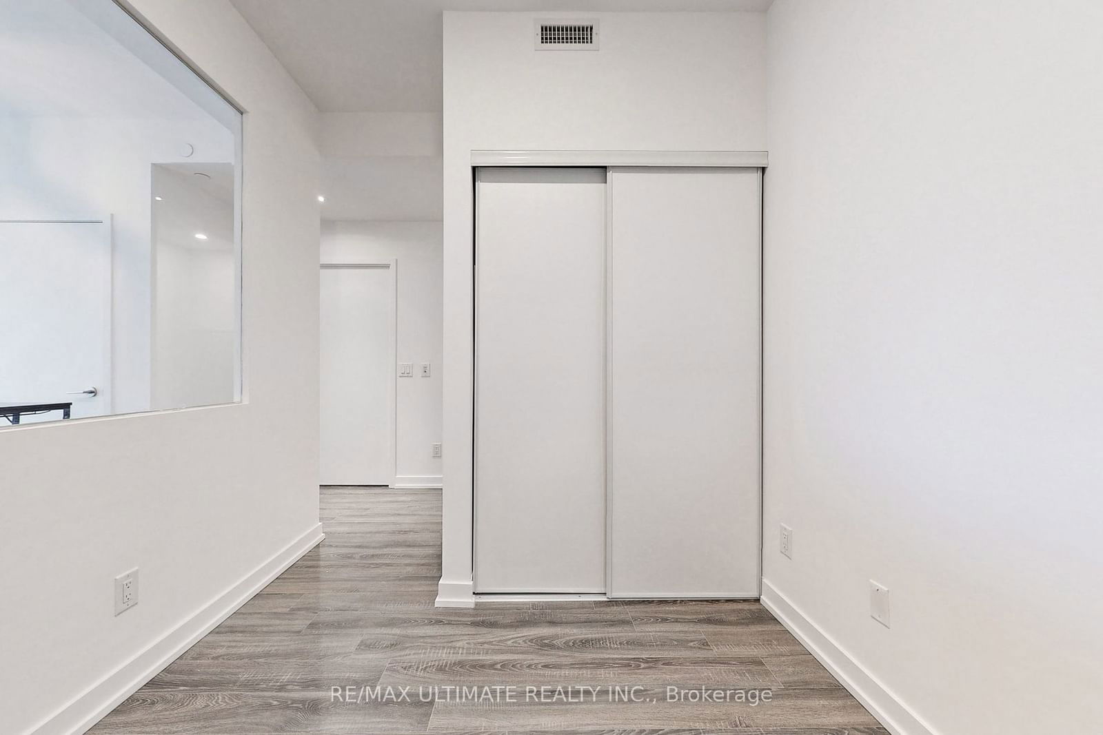 20 Edward St, unit 1913 for rent