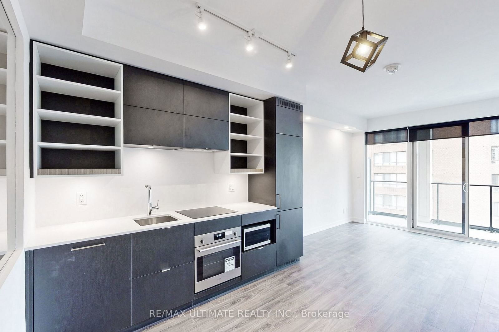 20 Edward St, unit 1913 for rent