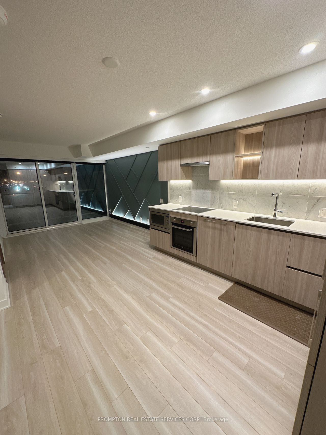 19 Bathurst St, unit 707 for rent