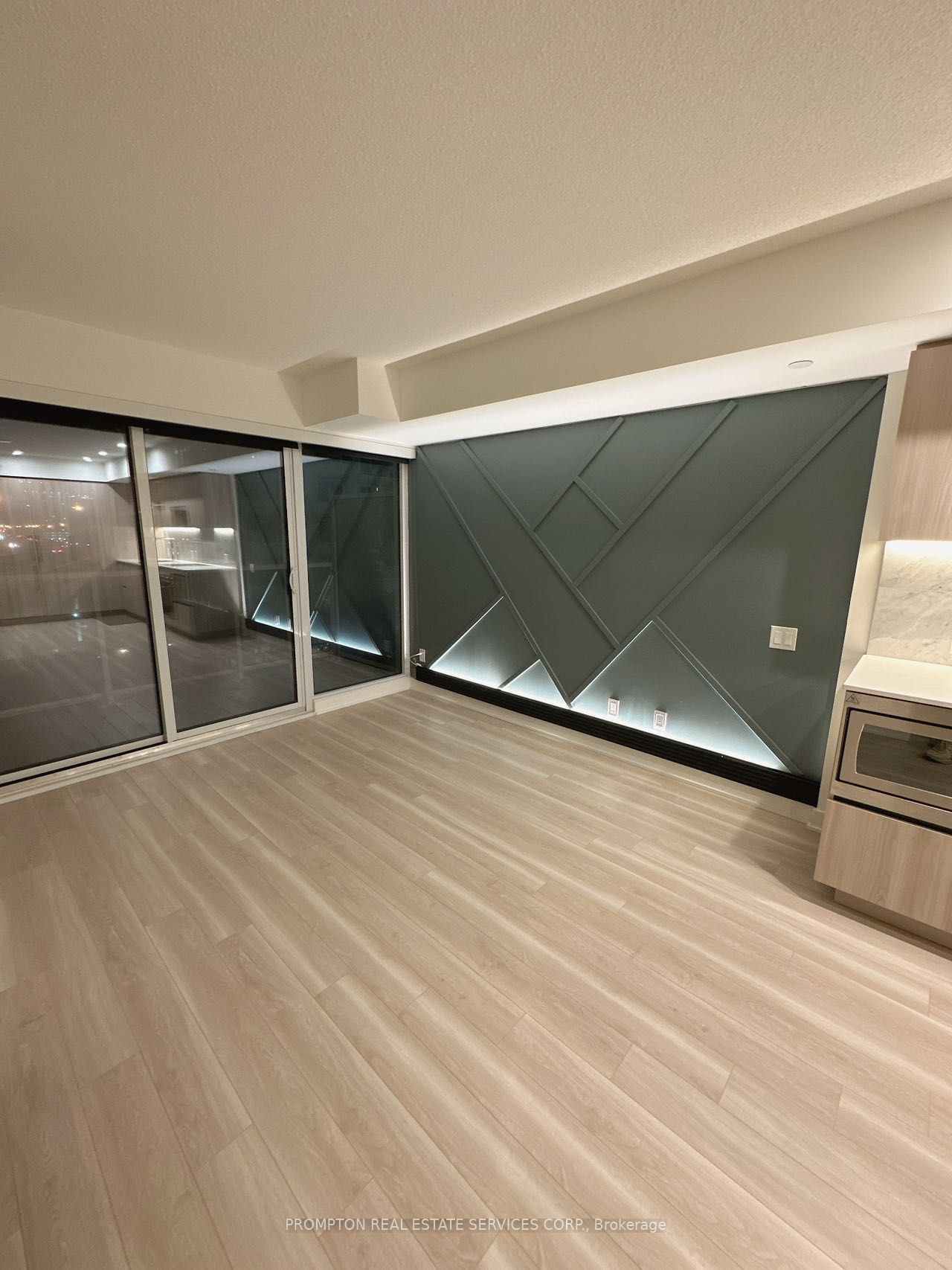 19 Bathurst St, unit 707 for rent