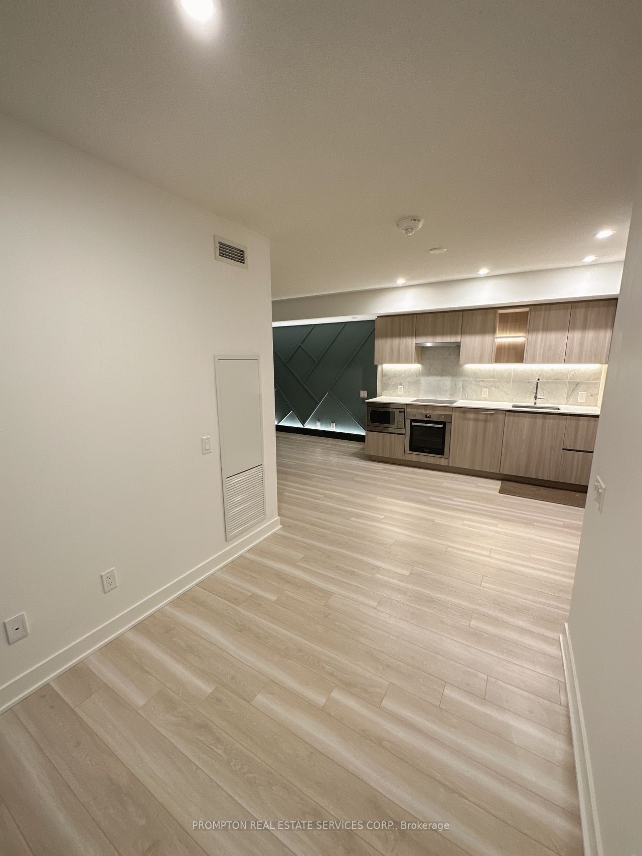 19 Bathurst St, unit 707 for rent