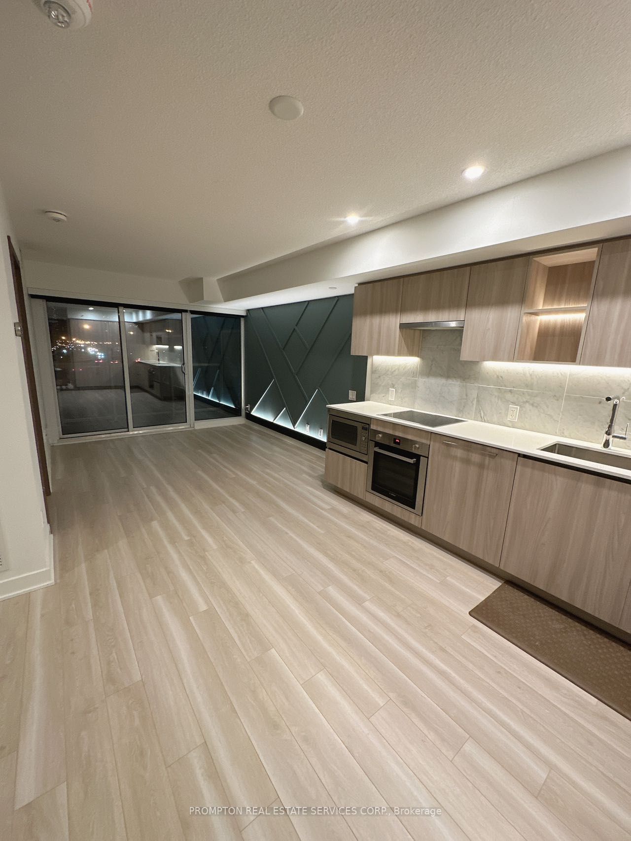 19 Bathurst St, unit 707 for rent