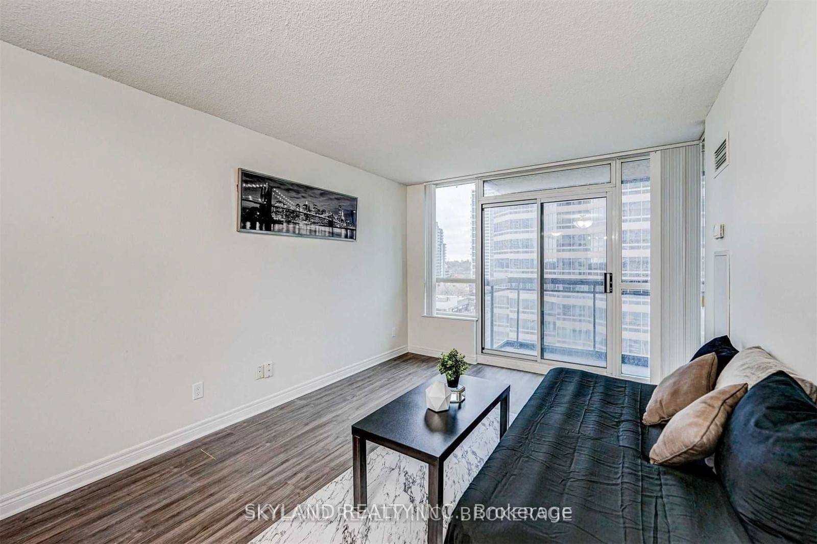 18 Parkview Ave, unit 1016 for rent