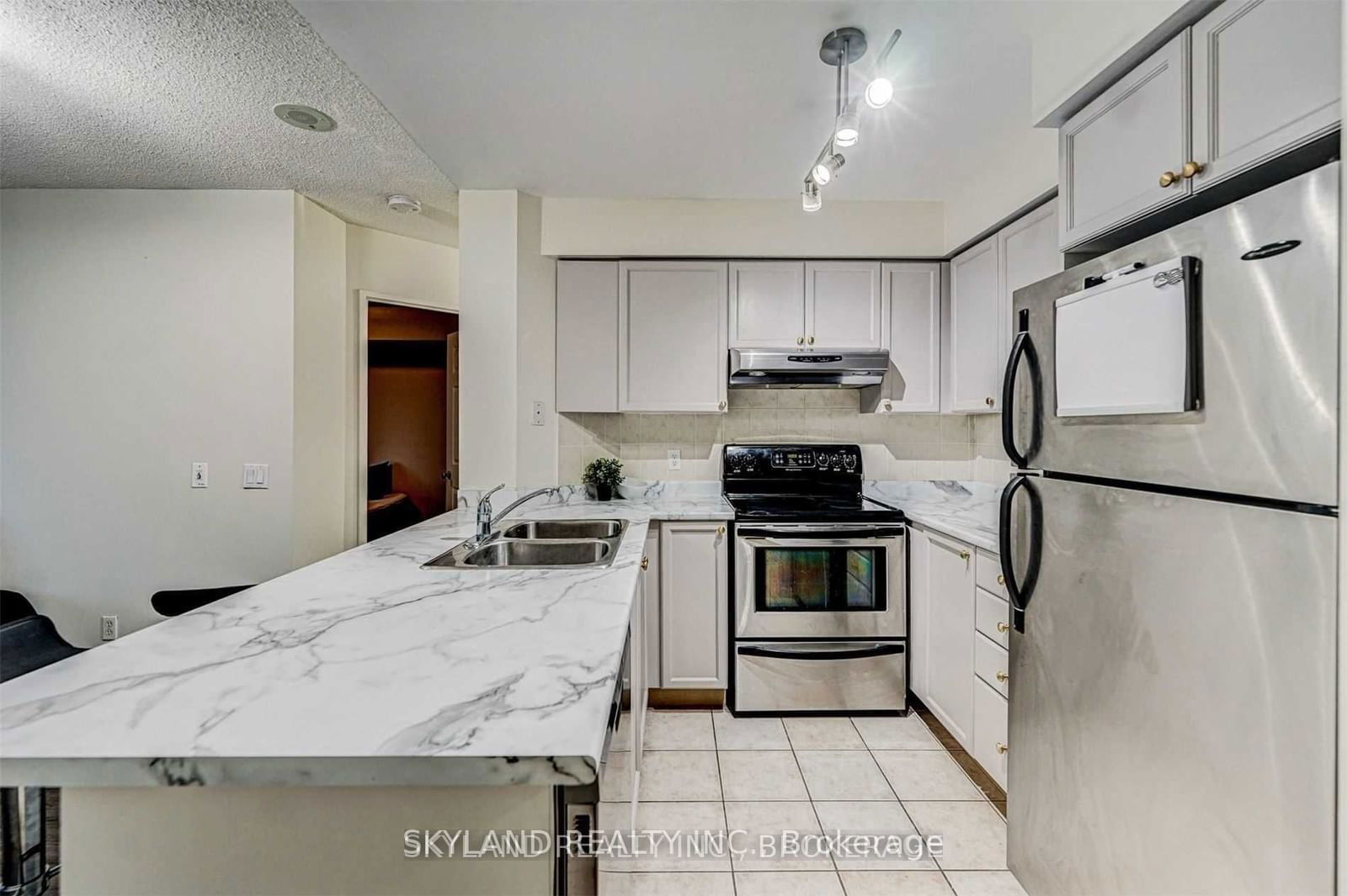 18 Parkview Ave, unit 1016 for rent