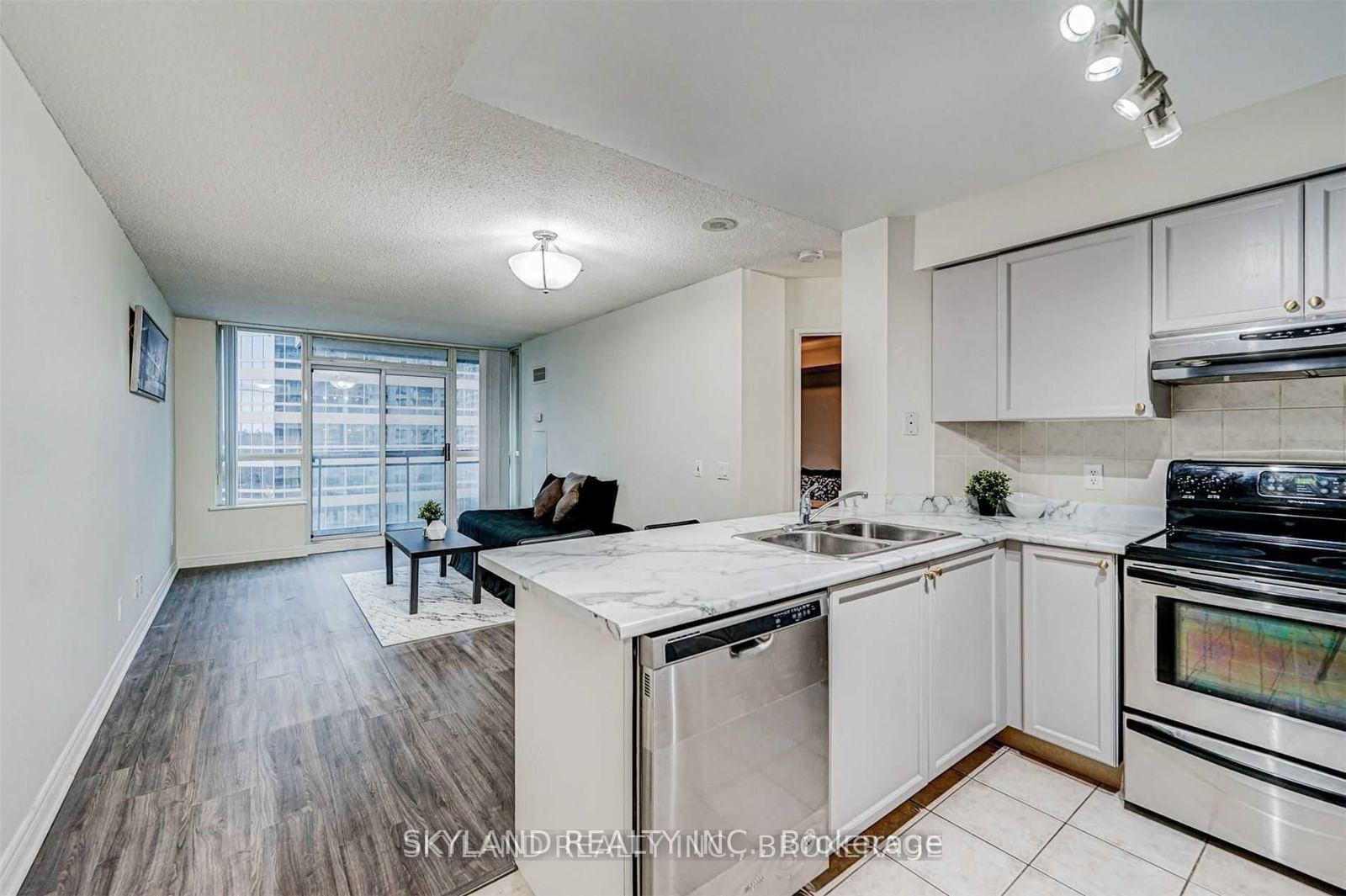 18 Parkview Ave, unit 1016 for rent