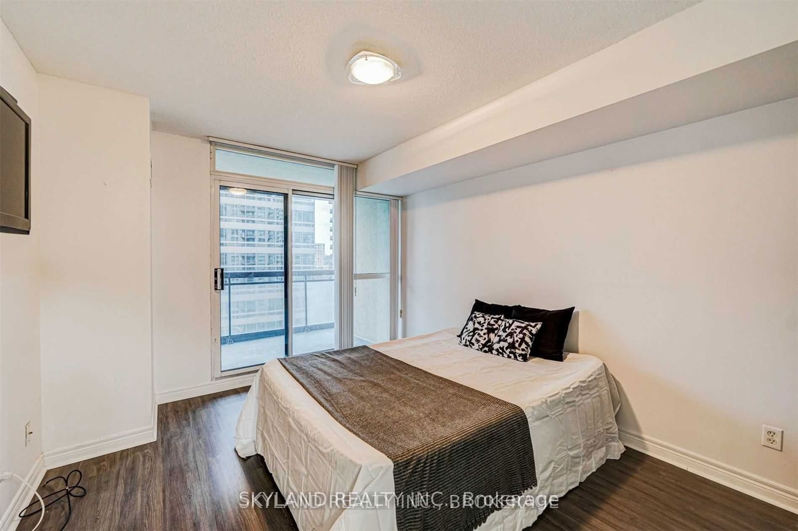 18 Parkview Ave, unit 1016 for rent