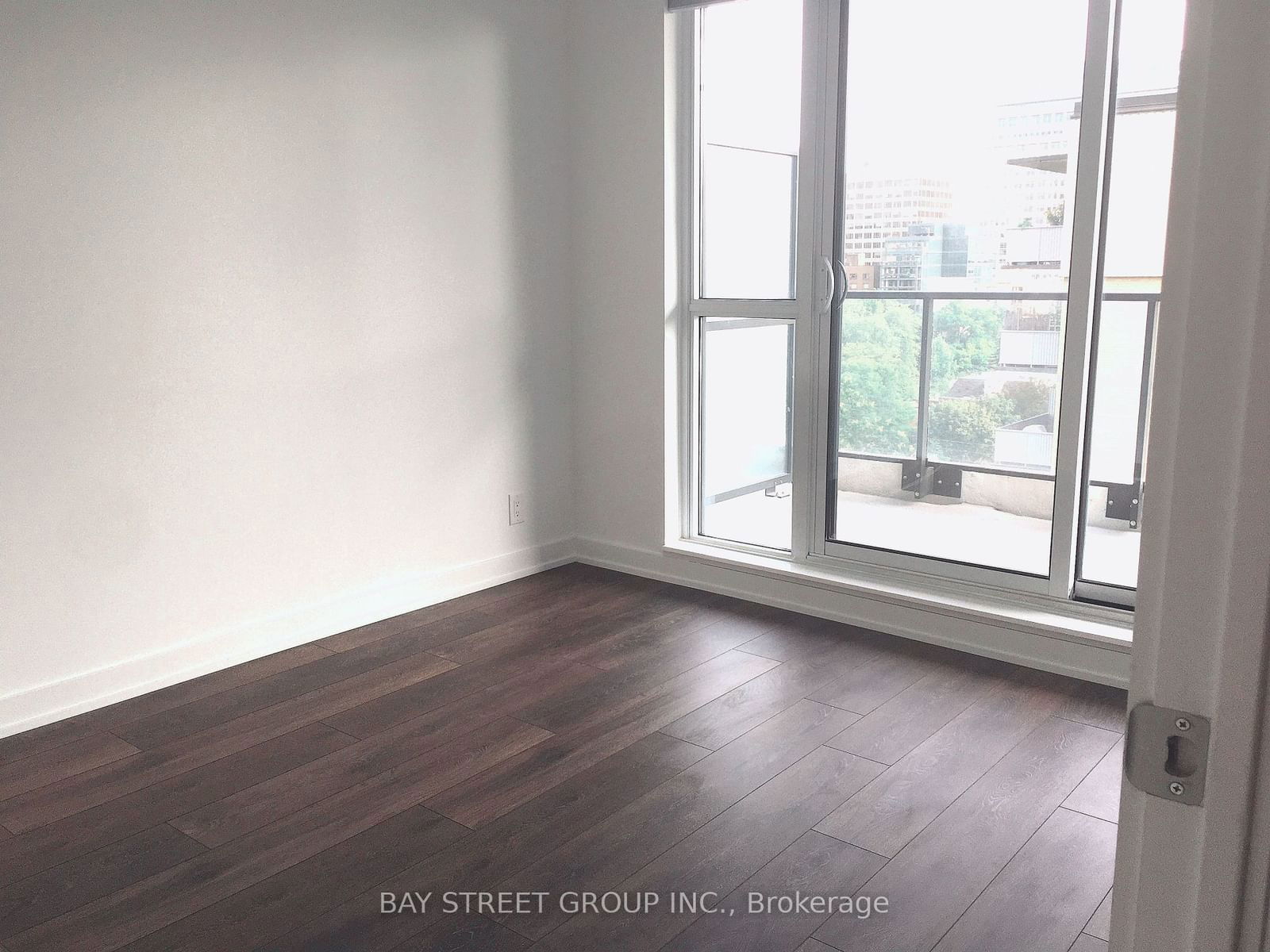 609 Avenue Rd, unit 805 for rent