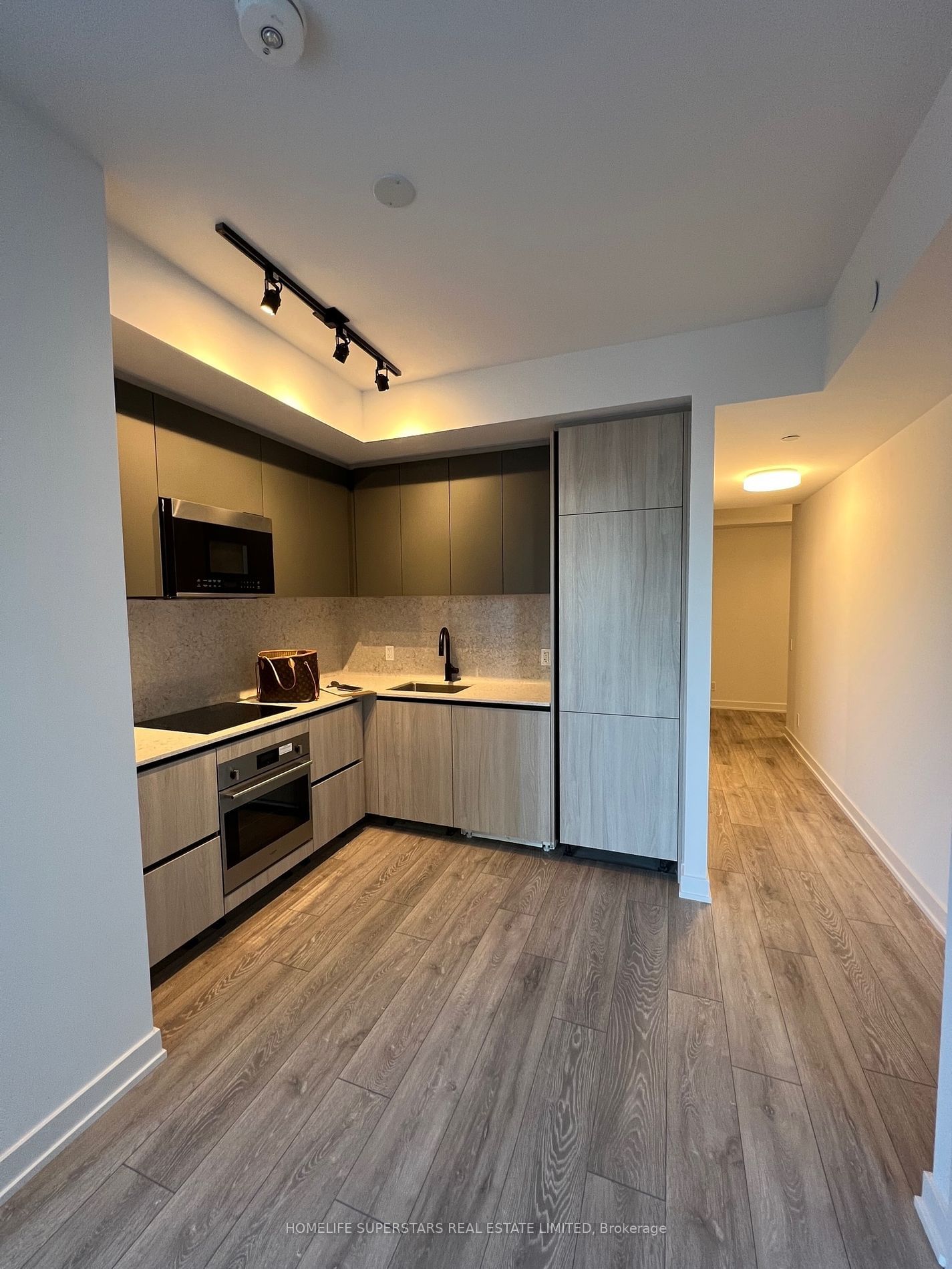 108 PETER St, unit 826 for rent