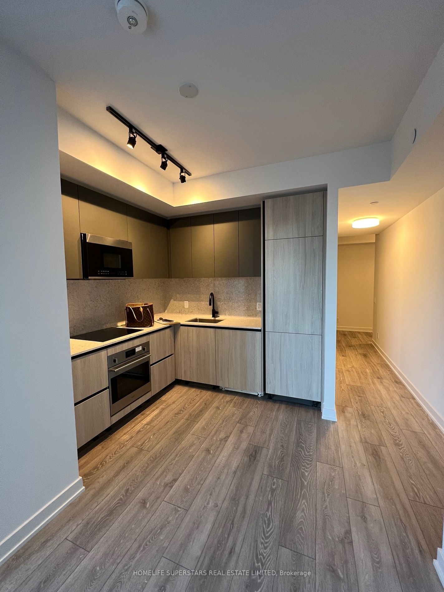 108 PETER St, unit 826 for rent