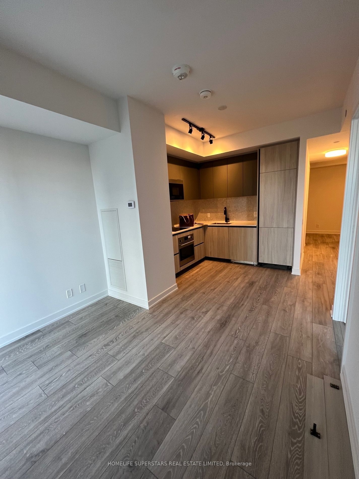 108 PETER St, unit 826 for rent