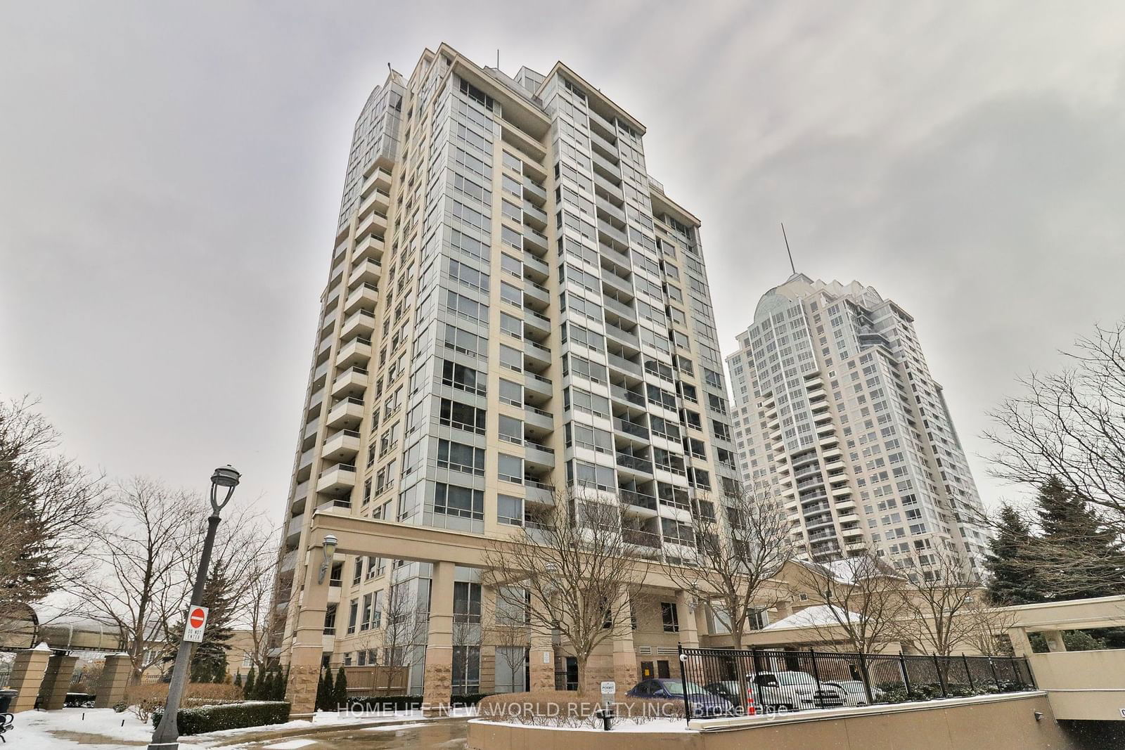 8 Rean Dr, unit 305 for sale