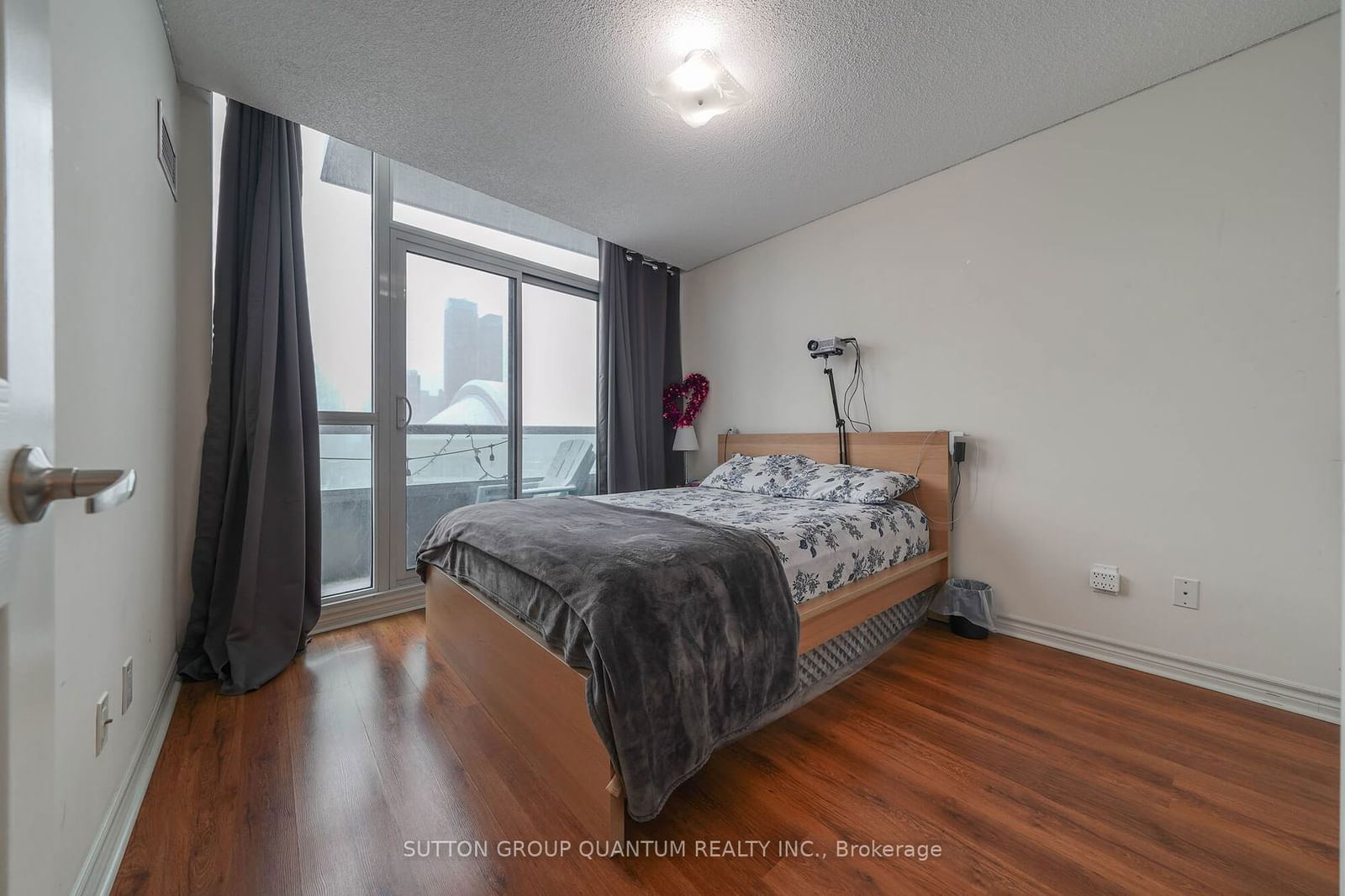 25 Lower Simcoe St, unit 1708 for rent